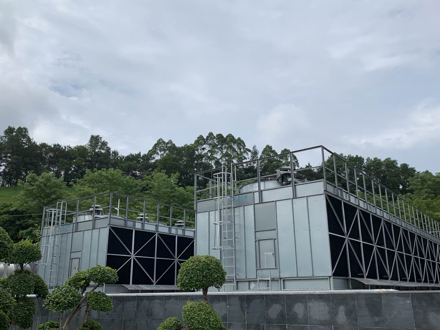 玻璃鋼冷卻塔在工業制冷中的重要性-工業冷卻塔工程一站式解決方案,玻璃鋼冷卻塔廠家