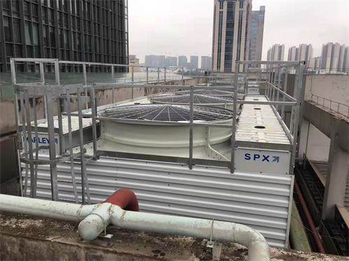玻璃鋼冷卻塔的制冷效率高及所占空間范圍小,玻璃鋼冷卻塔制作流程