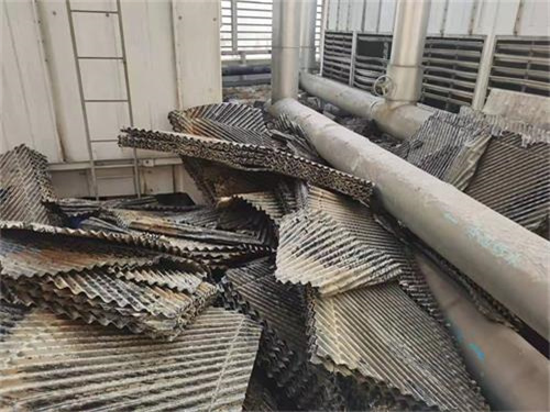 在冬季使用什么方法可以對閉式冷卻塔進行防凍？,什么方的冬季是漫長的
