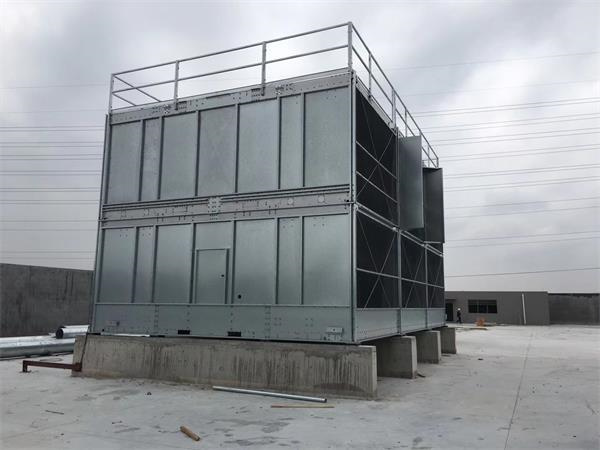 冷卻塔在中央空調設備中的作用(冷卻塔在中央空調中有什么作用)